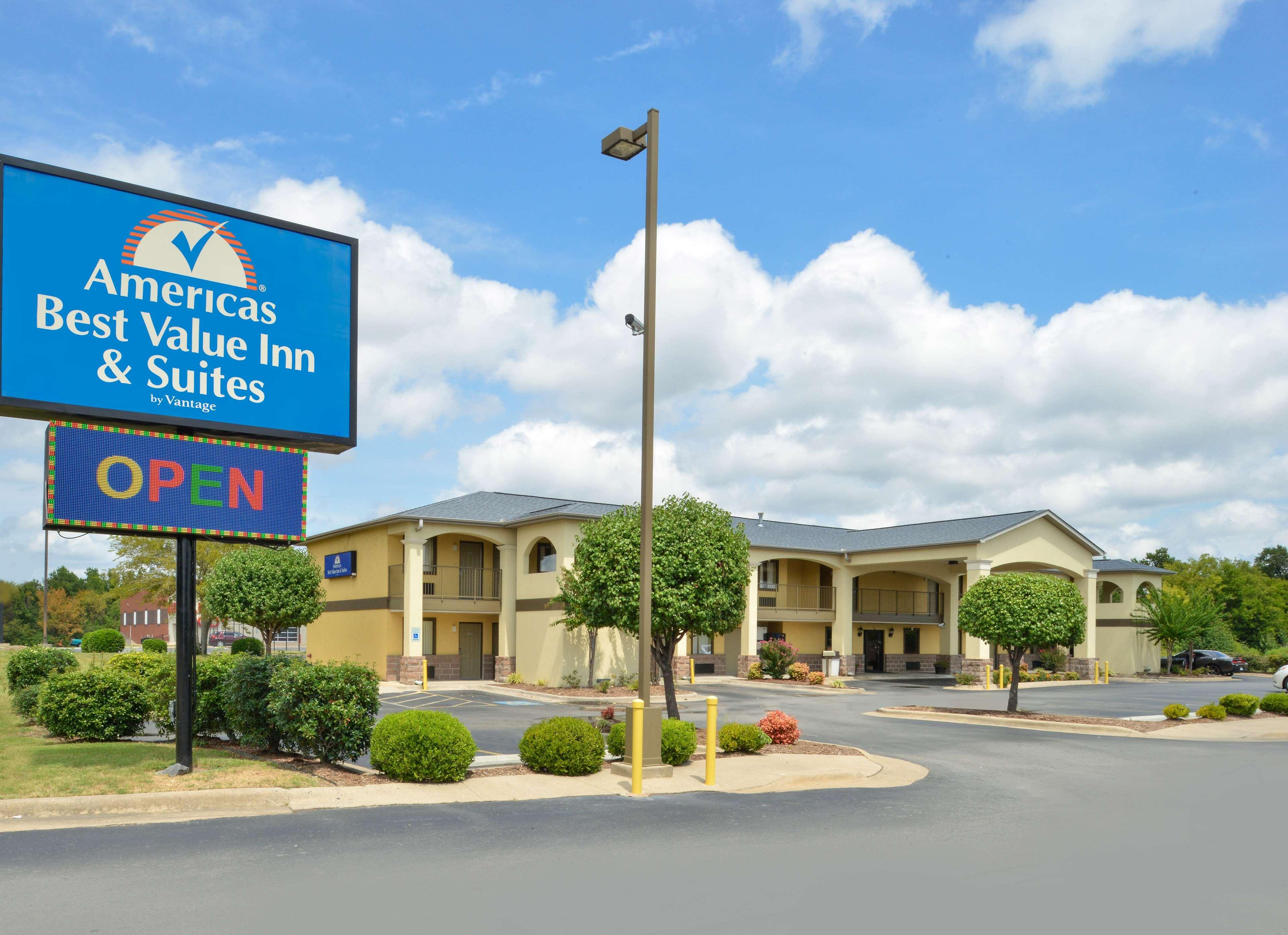 Americas Best Value Inn And Suites Little Rock Exterior photo
